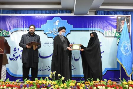 مراسم تجلیل از اساتید و محصلان برتر آموزشی خواهر در نمایندگی المصطفی افغانستان