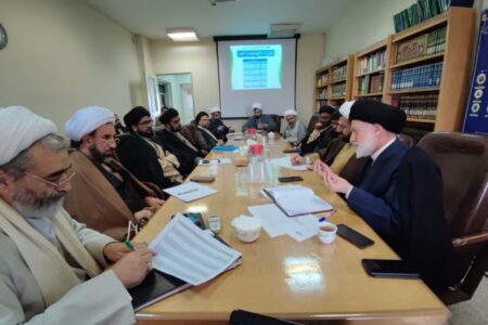 نشست هم‌اندیشی تشکل‌های مجتمع قرآن و حدیث با رئیس مؤسسه آموزشی مهارتی بیان