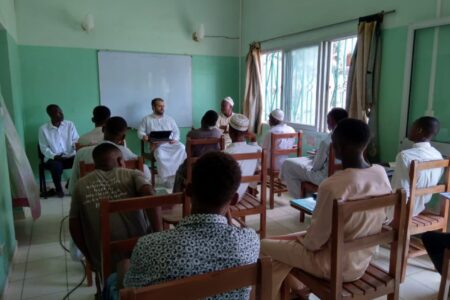 برگزاری درس اخلاق جامعة المصطفی العالمیة در شهر ماژونگا ماداگاسکار