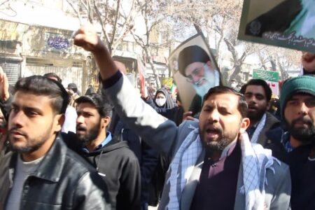حضور المصطفائیان در راهپیمایی ۲۲ بهمن اصفهان