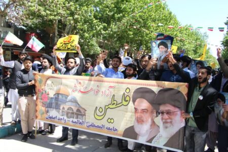 تصاویر / حضور طلاب نمایندگی اصفهان در راهپیمایی روز قدس