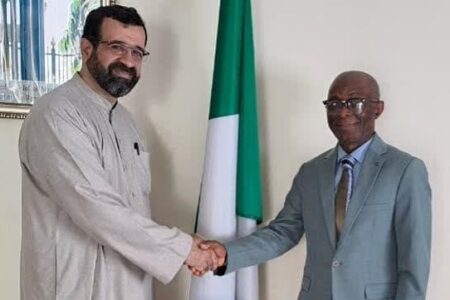 دیدار نماینده جامعة المصطفی با سفیر سیرالئون در سنگال