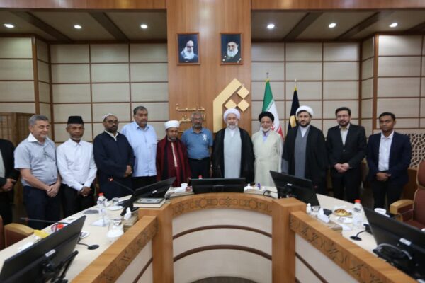 دیدار هیئت علمای مسلمان ماداگاسکار با رئیس جامعةالمصطفی