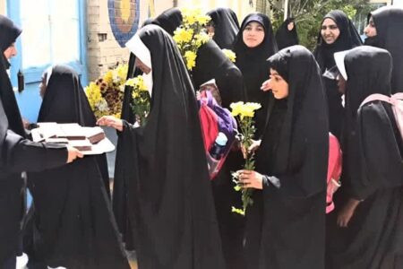 پاسداشت دهه کرامت و روز دختر در مدرسه قرآنی توحید