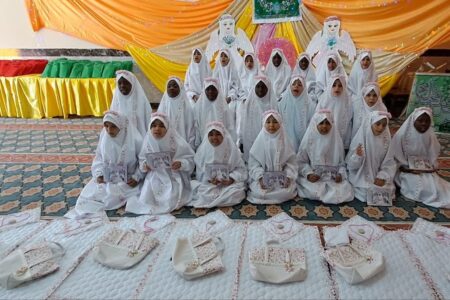 جشن تکلیف دختران مدرسه قرآنی هجرت در دهه کرامت