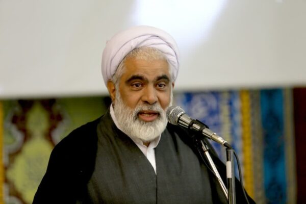 امام خمینی(ره) همچون شجره طیبه «اصلها ثابت و فرعها فی السماء» ریشه در مردم داشت و سر بر آسمان توحید