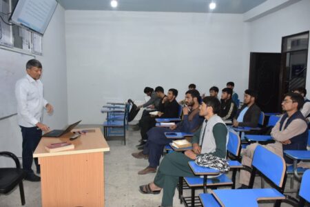کارگاه کارآفرینی و اقتصاد در نمایندگی جامعة المصطفى افغانستان برگزار شد