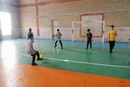 پیروزی مدرسه پسرانه توحید در مسابقات فوتسال روز دانش‌آموز