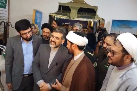 بازدید وزیر ارشاد از غرفه المصطفی در نمایشگاه بین‌المللی قرآن کریم