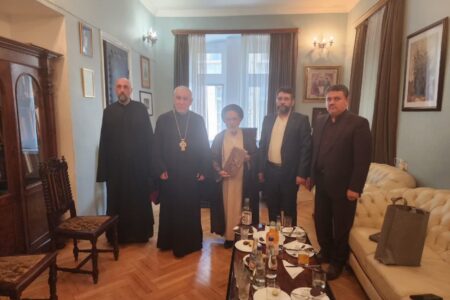 ملاقات عضو هیئت امنای المصطفی با رئیس آکادمی الهیات کلیسای گرجستان