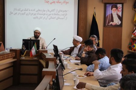 نشست علمی روش برخورد خانواده‌ها با شبهات رسانه‌ای و فضای مجازی