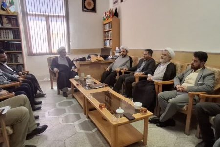 تقدیر از خادمان غرفه جامعةالمصطفی در نمایشگاه بین‌المللی قرآن کریم