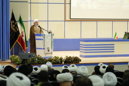 رسالت هدایت بشر بر عهده علما و مراکز علمی است