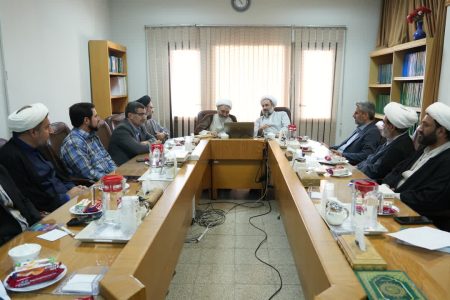 دیدار اعضای دبیرخانه همایش اندیشه های قرآنی امام خامنه ای با امام جمعه زاهدان