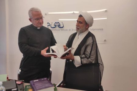 قدردانی بنیاد بین‌المللی عاشورا از عاشورا پژوه برجسته مسیحی در واتیکان