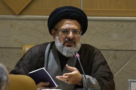 ضرورت بازخوانی عناصر هویت ساز حوزه های علمیه در مقابله با استکبار