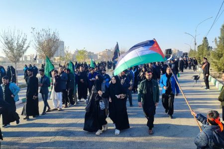 گزارشی از آیین راهپیمایی فاطمیه طلاب اردو زبان