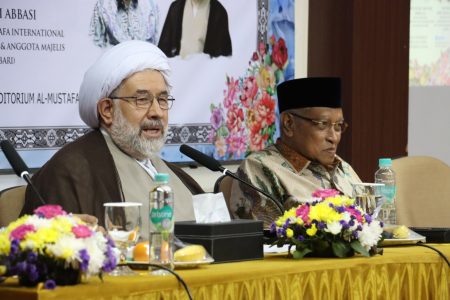 رونمایی از آثار امام خامنه ای به زبان اندونزیایی