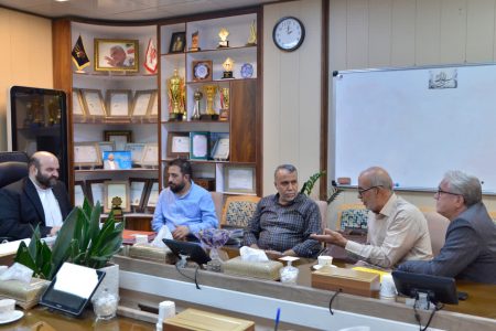 نشست مدیرعامل مرکز خرید کوثر و مسئولان فروشگاه‌ های زنجیره‌ای اتکا