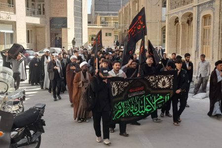 حرکت دسته عزاداری طلاب مجتمع فقه در روز شهادت حضرت فاطمه زهرا (س)