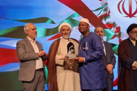 حضور طلاب المصطفی در اختتامیه همایش “ما و غرب در آرا و اندیشه های امام خامنه ای”