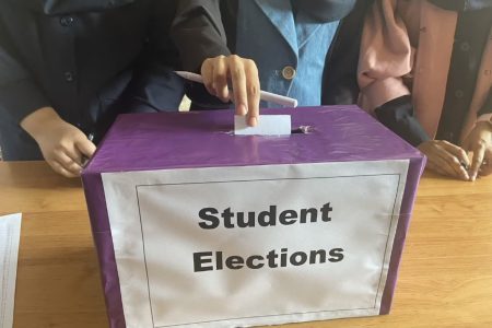 انتخابات شورای دانش آموزی در مدرسه بین المللی دخترانه توحید