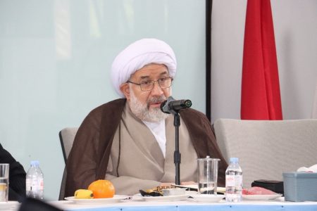 عالمان و مبلغان دین، حجت‌های الهی در میان مردم‌اند