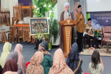 مسیر رسیدن به قرب الهی، تنها از طریق پیروی و محبت اهل بیت(ع) است