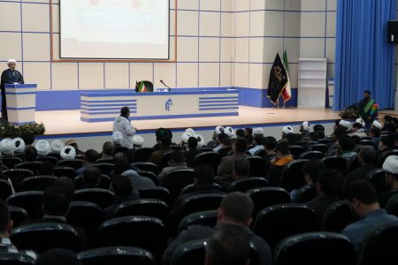 آیین تشرف جمعی از طلاب مجتمع آموزش عالی قرآن و حدیث به لباس روحانیت