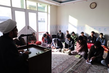 نشست «ویژگی‌های متقین از نگاه امام علی(ع)» در مدرسه علمیه اسوه افغانستان
