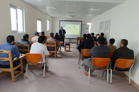 نشست علمی مدرسۀ قرآنی شهید صدر در عراق