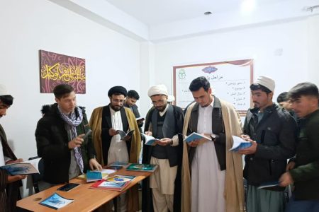 نمایشگاه آثار پژوهشی در مدرسه علمیه امام جعفرصادق(ع)