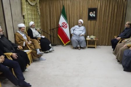 دیدار هیئت اعزامی دبیرخانه کنگره اندیشه های قرآنی امام خامنه ای با امام جمعه زاهدان