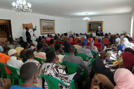 دیدار جمعی از استادان و طلاب نمایندگی سنگال با پژوهشگر و نویسنده آثار اسلامی