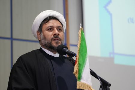 تصور فاصله گرفتن نسل جوان از ارزش های معنوی صحیح نیست