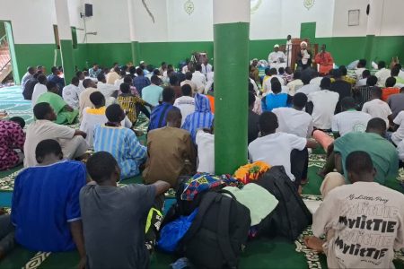 مراسم معنوی اعتکاف طلاب و استادان جامعةالمصطفی در ساحل عاج