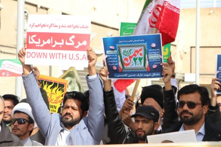 تصاویر حضور المصطفائیان در راهپیمایی یوم الله ۲۲ بهمن اصفهان