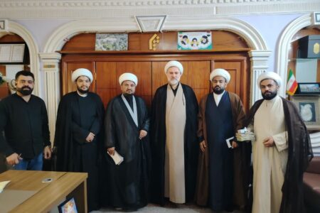 تقدیم کمک‌های اهدایی مؤسسه «ابن ادریس حلی» عراق به نماینده المصطفی