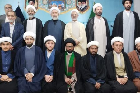 آیین تشرف جمعی از طلاب نمایندگی استان مرکزی به لباس مقدس روحانیت