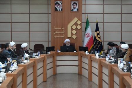تا این مردم خدایی پای کار هستند، از دشمن نباید ترسید