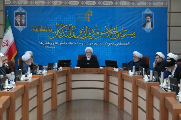 عنصر مقاومت و انقلابی‌گری در اندیشه امام خامنه‌ای(ره) تبلور داشت