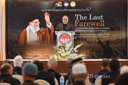 مراسم بزرگداشت امام شهید در نمایندگی تایلند همزمان با آیین تشییع ایشان در ایران
