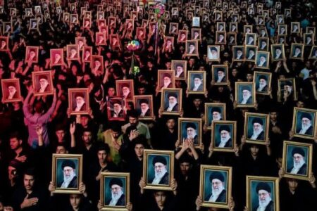 ادای احترام عاشقان اهل بیت(ع) پاچنار به رهبر شهید انقلاب اسلامی