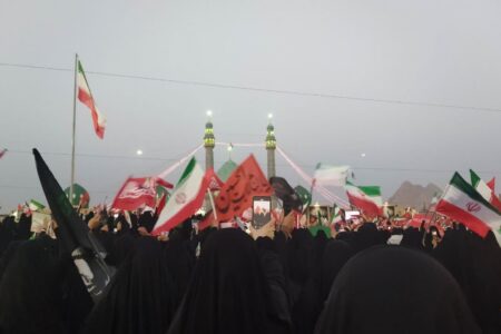 حضور طلاب خواهر نمایندگی اصفهان در مراسم وداع با رهبر شهید انقلاب